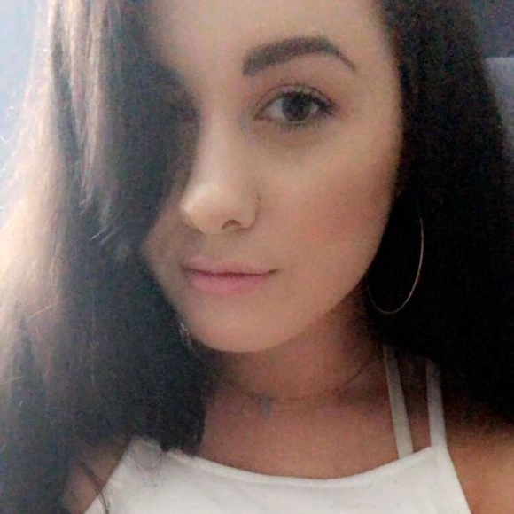 Meet your Posher, Tia - Picture 1 of 1